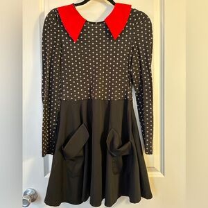 Vintage women’s polka dot skater dress with red collar